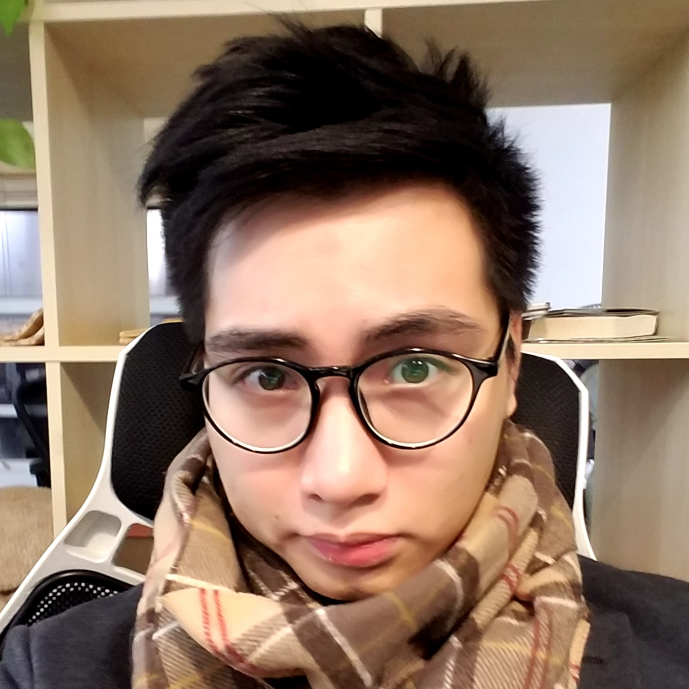 李华彬